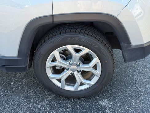 Used 2024 Jeep Compass Latitude AWD/4WD image 5