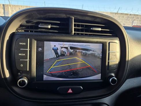 Used 2023 Kia Soul LX w/ LX Technology Package image 11