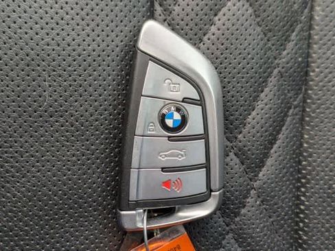 Used 2022 BMW 750i xDrive w/ Executive Package image 34