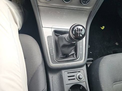 Used 2017 Volkswagen Golf S FWD image 16