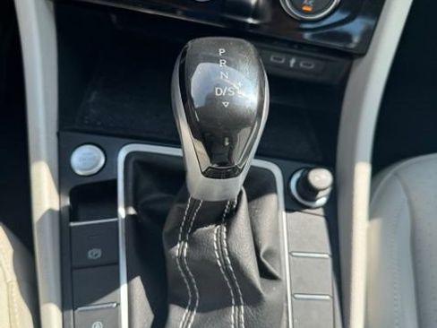 Used 2024 Volkswagen Jetta SE FWD image 24