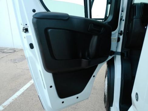 Used 2025 RAM ProMaster 2500 w/ Convenience Group FWD image 11