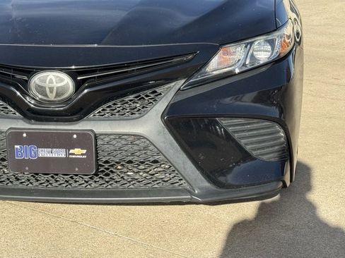 Used 2020 Toyota Camry SE image 10