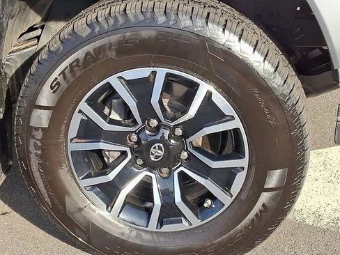 Used 2020 Toyota Tacoma TRD Sport image 8