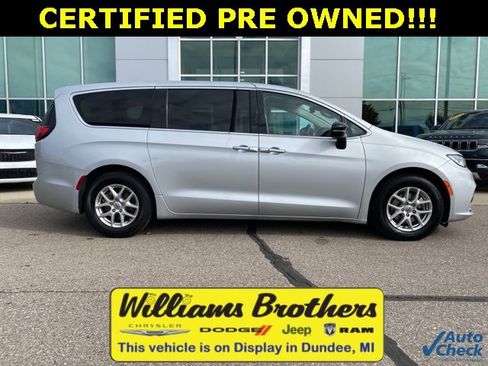 Certified 2024 Chrysler Pacifica Touring-L image 4