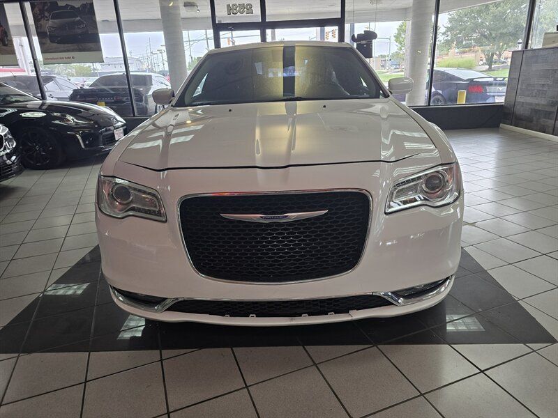 Used 2019 Chrysler 300 Touring w/ Driver Convenience Group AWD/4WD image 2