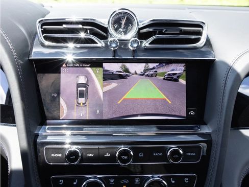 Certified 2024 Bentley Bentayga Extended Wheelbase image 32