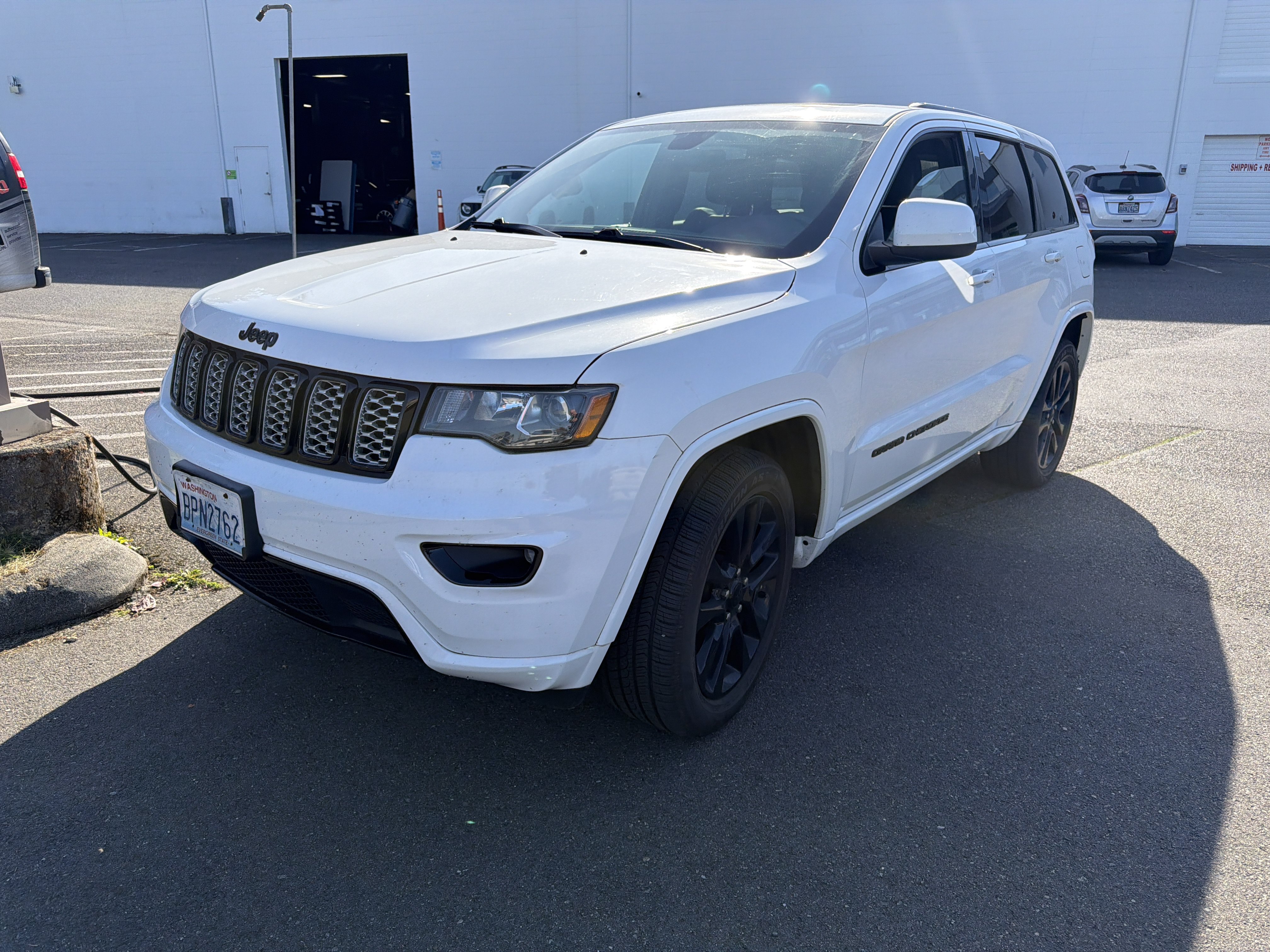 Used 2017 Jeep Grand Cherokee Altitude AWD/4WD image 2
