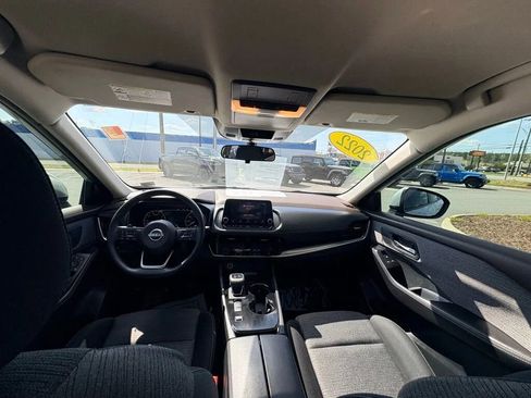Used 2022 Nissan Rogue SV FWD image 17