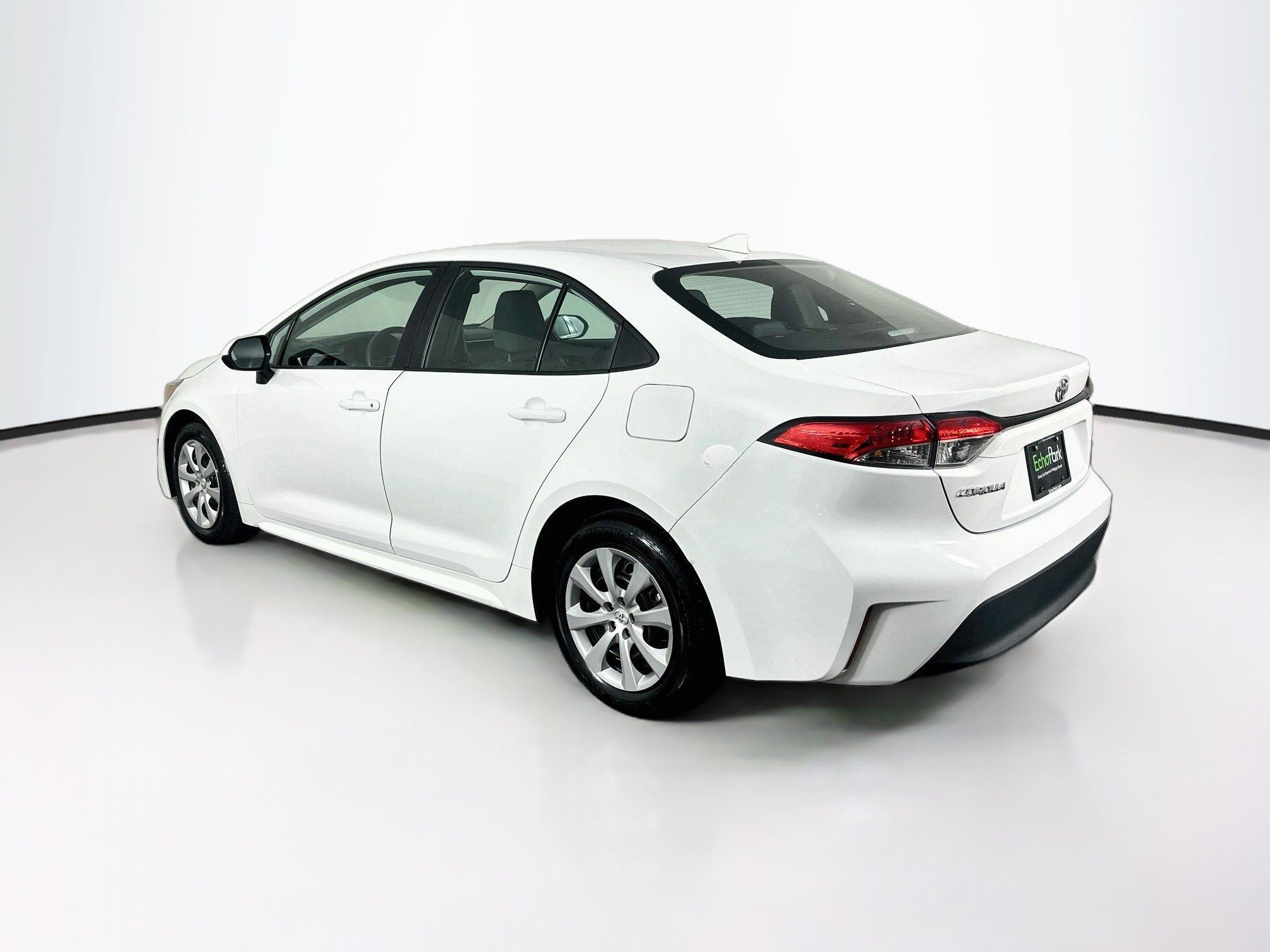 Used 2025 Toyota Corolla LE FWD image 5