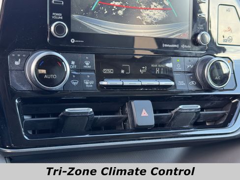 Used 2022 Toyota Highlander XLE image 9