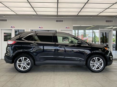 Used 2018 Ford Edge Titanium w/ Technology Package AWD/4WD image 4