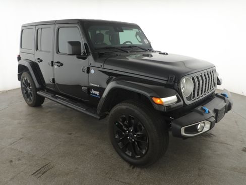 Used 2024 Jeep Wrangler Unlimited Sahara w/ Safety Group image 10