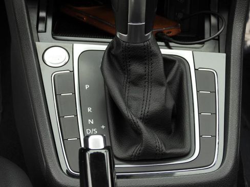 Used 2017 Volkswagen Golf SEL FWD image 46