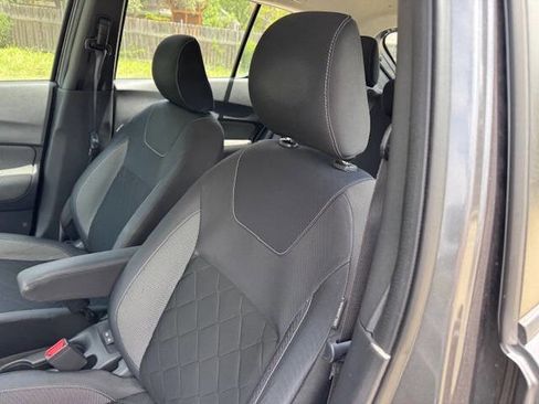 Used 2019 Nissan Kicks SV FWD image 29