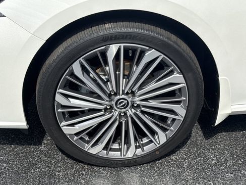 Used 2025 Nissan Altima 2.5 SL AWD/4WD image 14