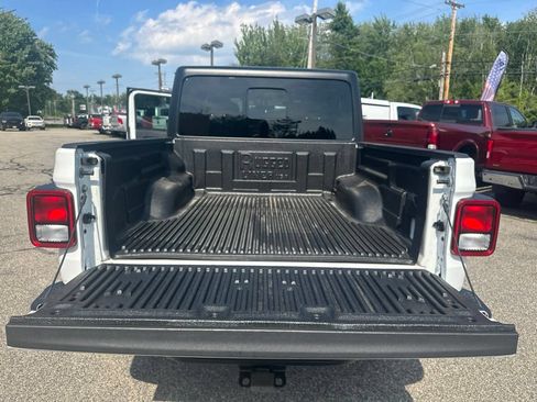 Used 2023 Jeep Gladiator Overland AWD/4WD image 32