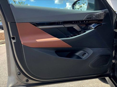 Used 2026 BMW 530i w/ Executive Package image 10