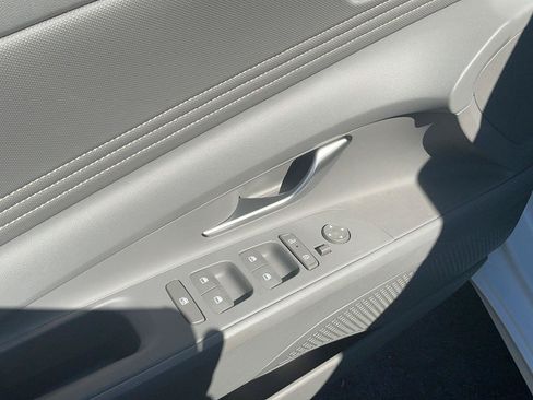 Certified 2025 Hyundai Elantra SEL FWD image 15