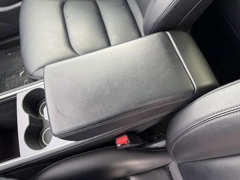 Used 2022 Tesla Model Y Long Range image 24