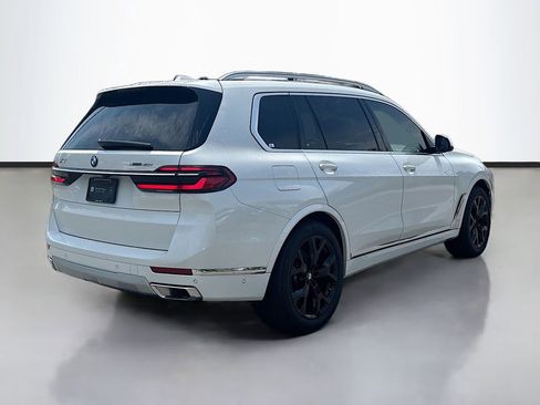 Used 2023 BMW X7 xDrive40i w/ Executive Package AWD/4WD image 3