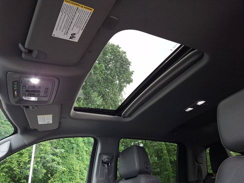 Used 2023 GMC Sierra 1500 SLT w/ SLT Premium Plus Package AWD/4WD image 15