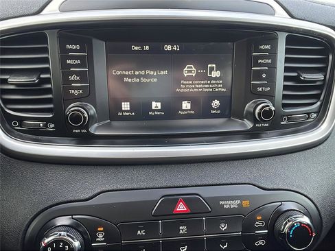 Used 2020 Kia Sorento AWD V6 image 27