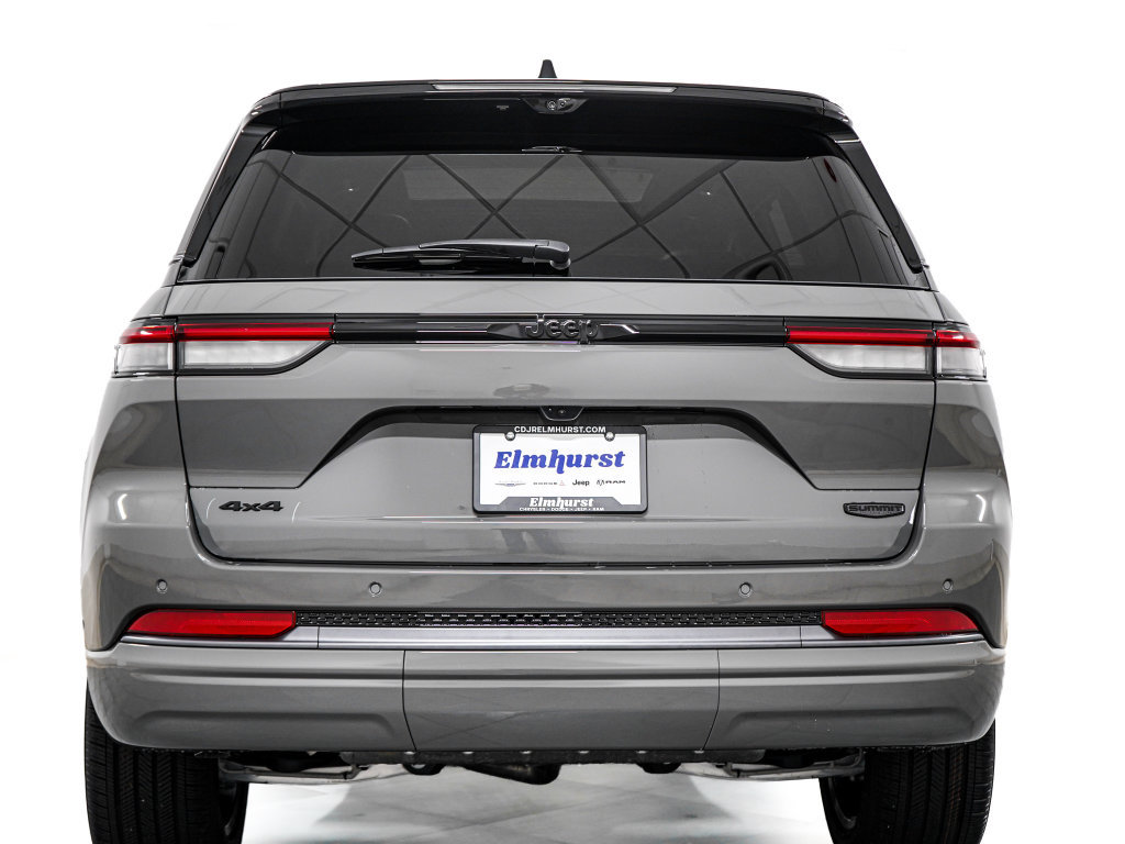 Used 2024 Chrysler Pacifica Limited w/ Uconnect Theater Family Group FWD image 6