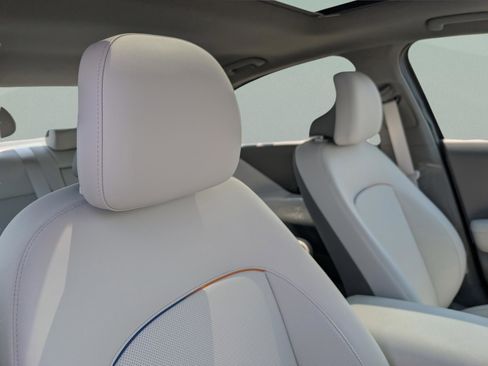 New 2025 Hyundai Ioniq 6 Limited image 18