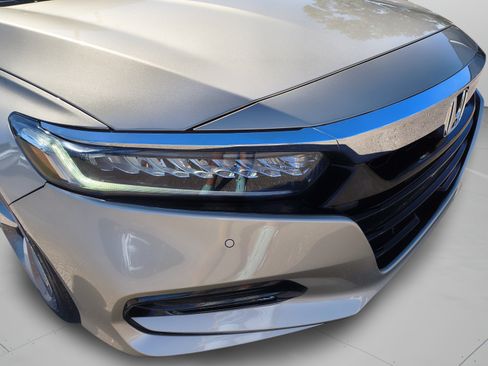 Used 2018 Honda Accord Touring image 32