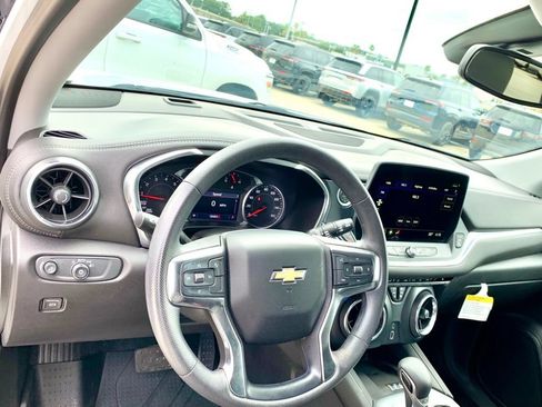 Used 2024 Chevrolet Blazer LT w/ Convenience Package FWD image 14