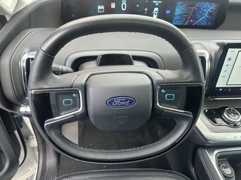 Used 2025 Ford Expedition Max Platinum w/ Driver's Package AWD/4WD image 17