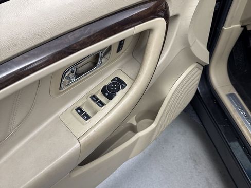 Used 2018 Ford Taurus Limited image 13