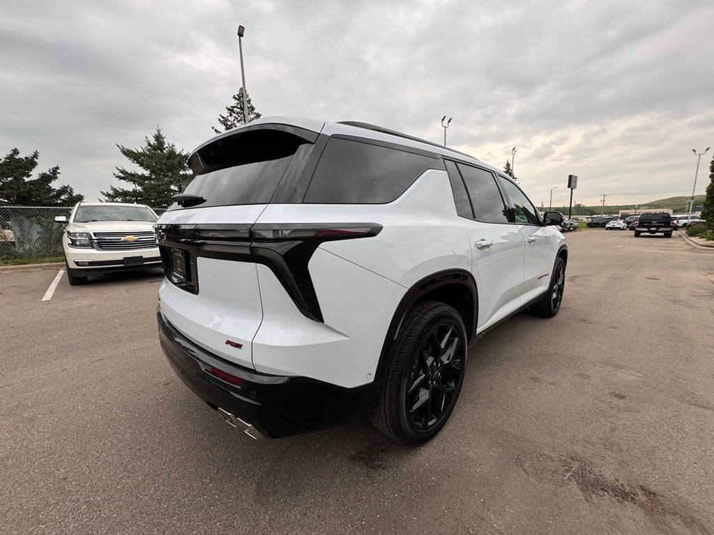 Used 2026 Chevrolet Traverse RS w/ LPO, Floor Liner Package AWD/4WD image 8