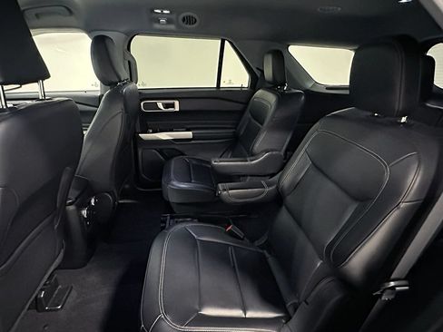 Used 2021 Ford Explorer XLT w/ Equipment Group 202A AWD/4WD image 16