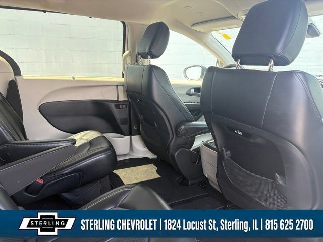 Used 2023 Chrysler Pacifica Touring-L FWD image 15