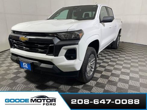 Used 2024 Chevrolet Colorado LT w/ LT Convenience Package II AWD/4WD image 4