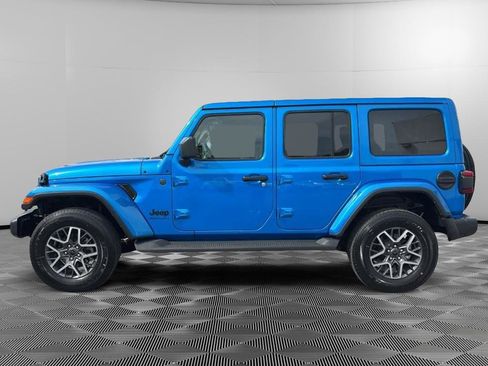 Used 2025 Jeep Wrangler Unlimited Sahara AWD/4WD image 5