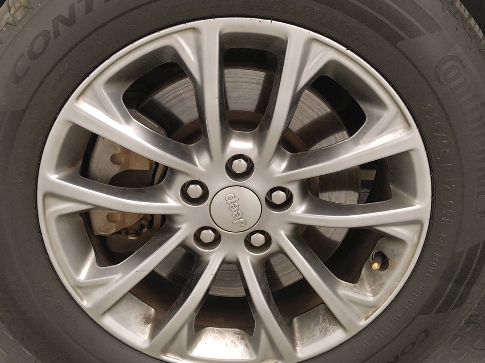 Used 2019 Jeep Cherokee Latitude Plus FWD image 31