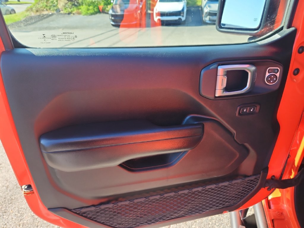 Used 2018 Jeep Wrangler Unlimited Sport S AWD/4WD image 11