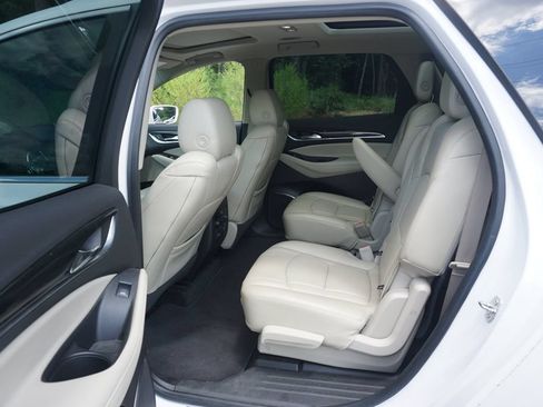 Used 2018 Buick Enclave Premium w/ Experience Buick Package FWD image 14