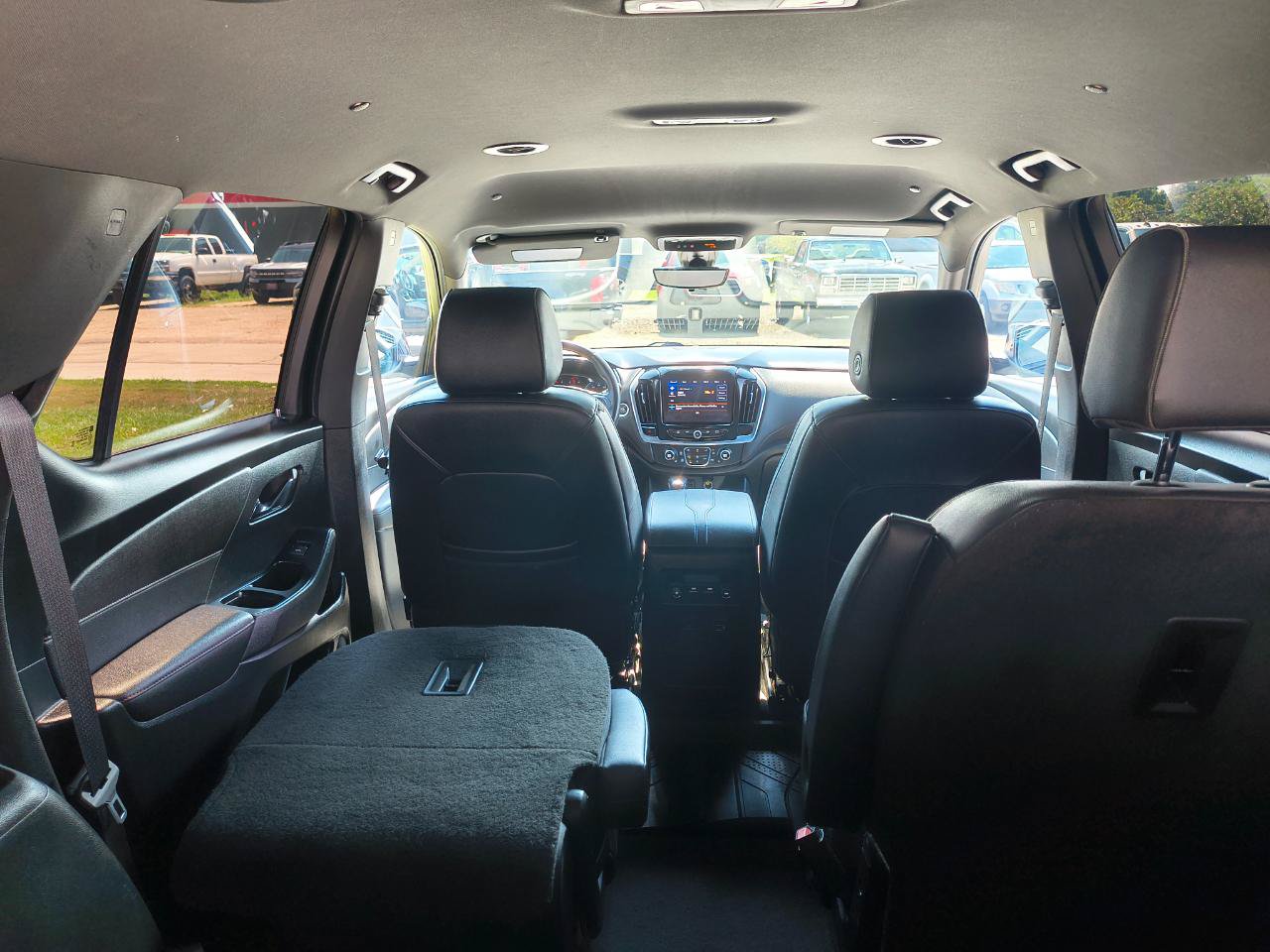 Used 2022 Chevrolet Traverse RS w/ LPO, Floor Liner Package FWD image 12