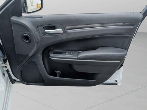 Used 2021 Chrysler 300 Touring w/ Driver Convenience Group image 17