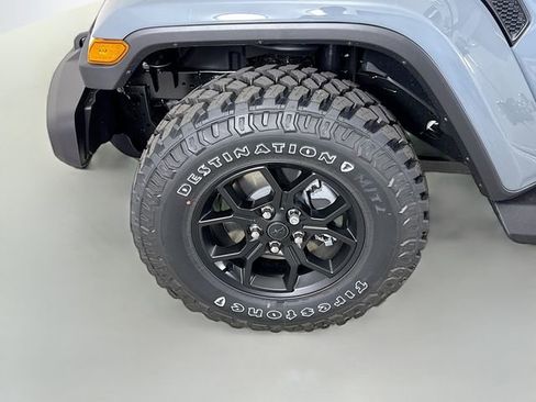 New 2025 Jeep Gladiator Sport image 29