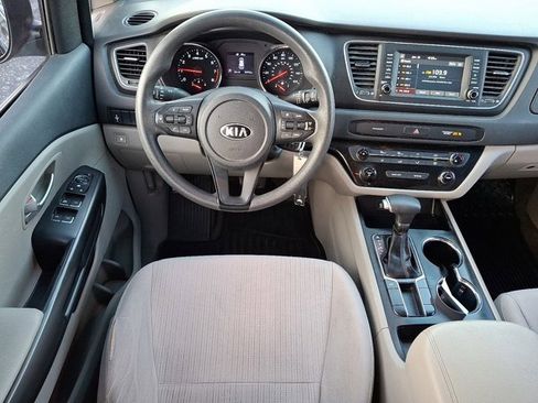 Used 2019 Kia Sedona L image 16
