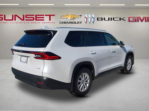 Used 2025 Toyota Grand Highlander FWD image 3