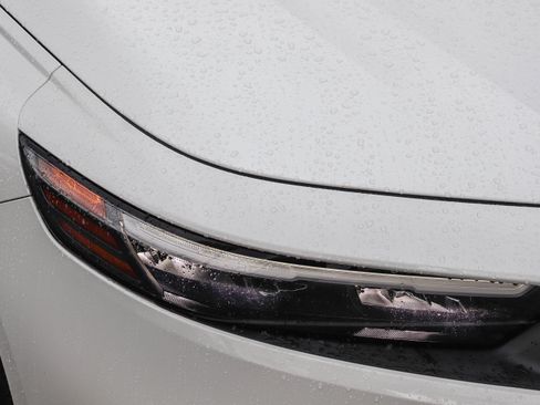 Used 2024 Honda Accord Touring image 6