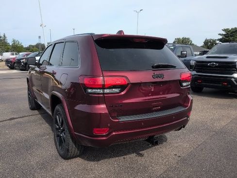 Used 2019 Jeep Grand Cherokee Altitude AWD/4WD image 5