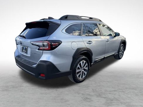 Used 2025 Subaru Outback Premium image 9
