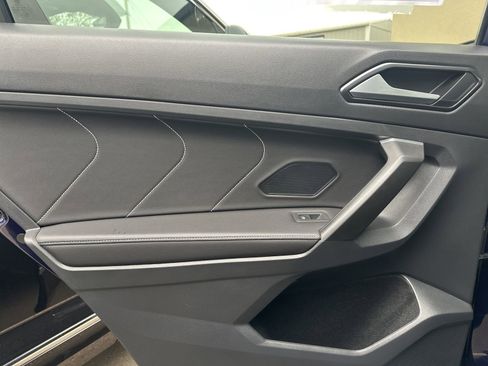 Certified 2022 Volkswagen Tiguan SEL R-Line image 34